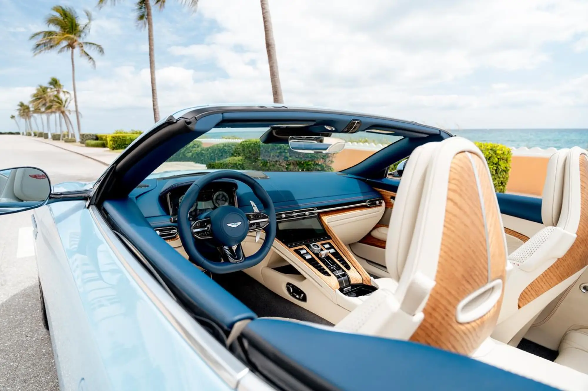 Aston Martin DB12 Volante Palm Beach Edition - 11