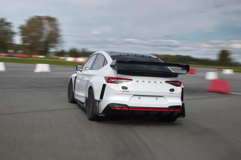 Skoda Enyaq RS Race Concept 2025 - 71