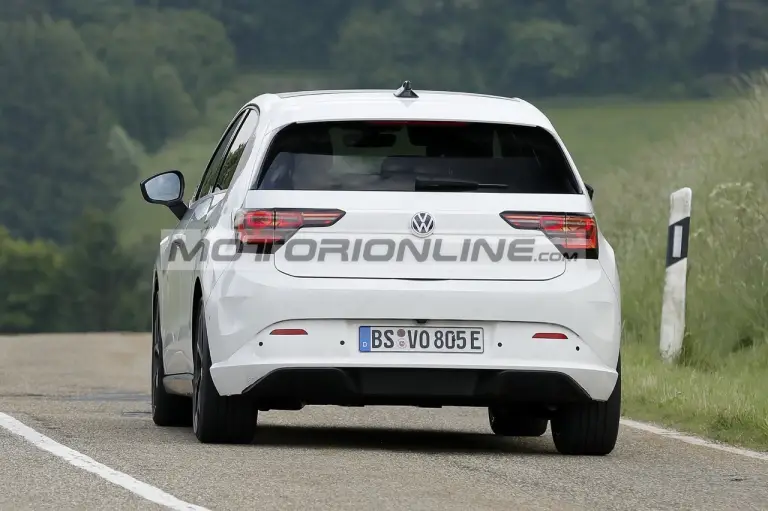 Volkswagen ID 2 - Foto spia 11-6-2025 - 12