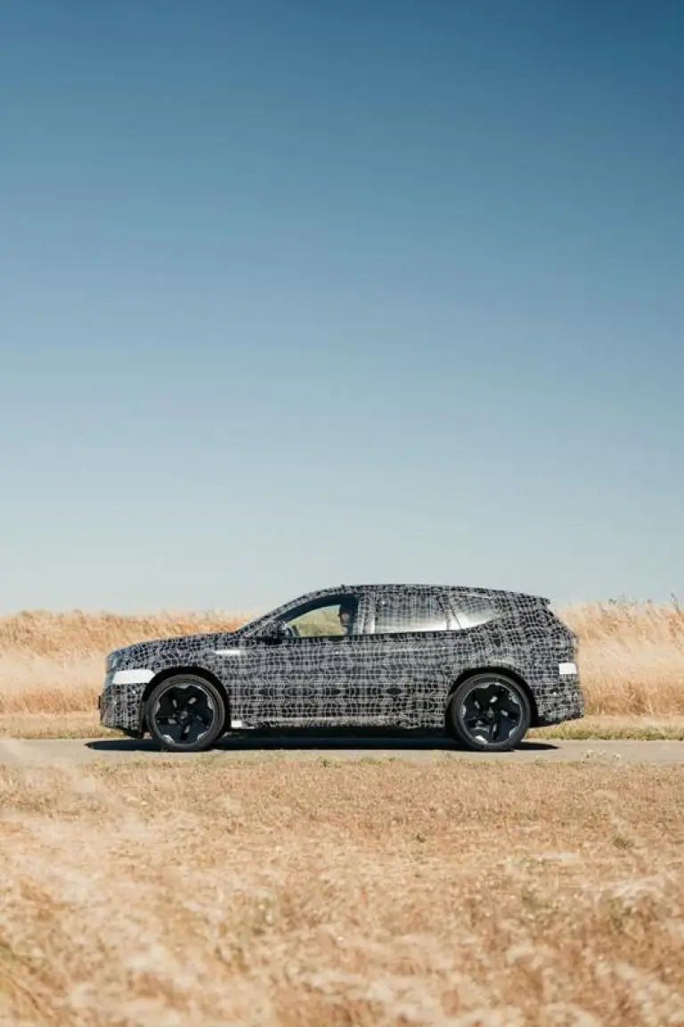 BMW iX3 2026 - Test prototipi - 68