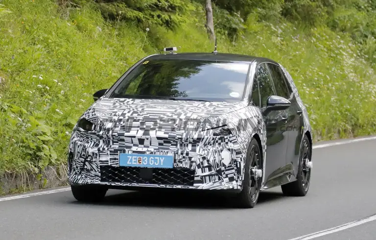 Cupra Born 2026 - Foto spia 16-06-2025 - 1