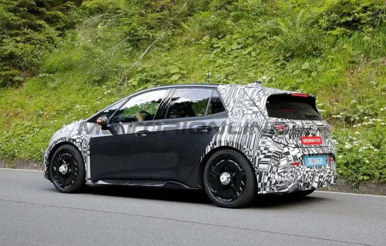 Cupra Born 2026 - Foto spia 16-06-2025 - 9