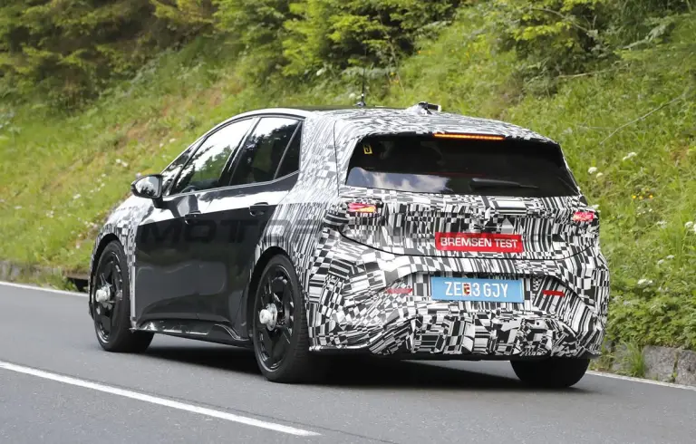 Cupra Born 2026 - Foto spia 16-06-2025 - 13