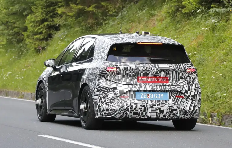 Cupra Born 2026 - Foto spia 16-06-2025 - 14