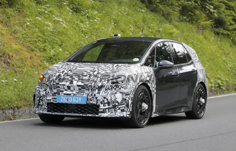 Cupra Born 2026 - Foto spia 16-06-2025 - 4