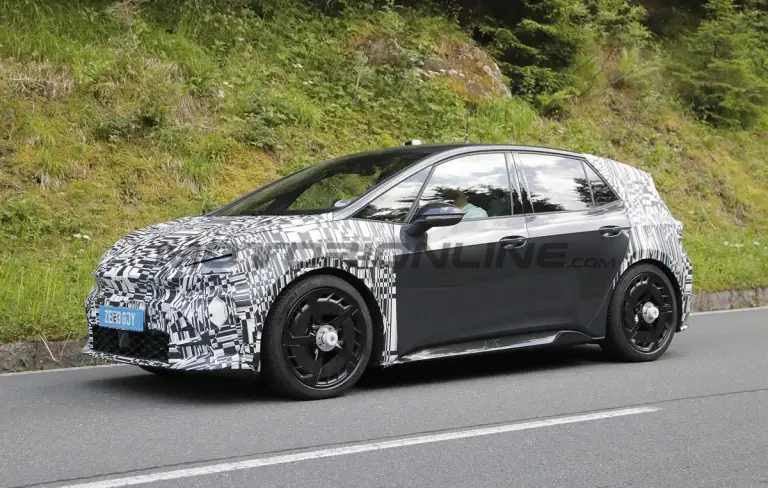Cupra Born 2026 - Foto spia 16-06-2025 - 6