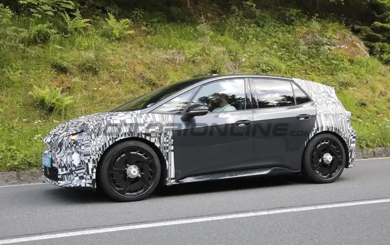 Cupra Born 2026 - Foto spia 16-06-2025 - 7