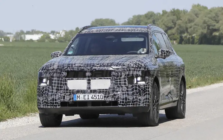 BMW X7 2028 - Foto spia 18-06-2025 - 6