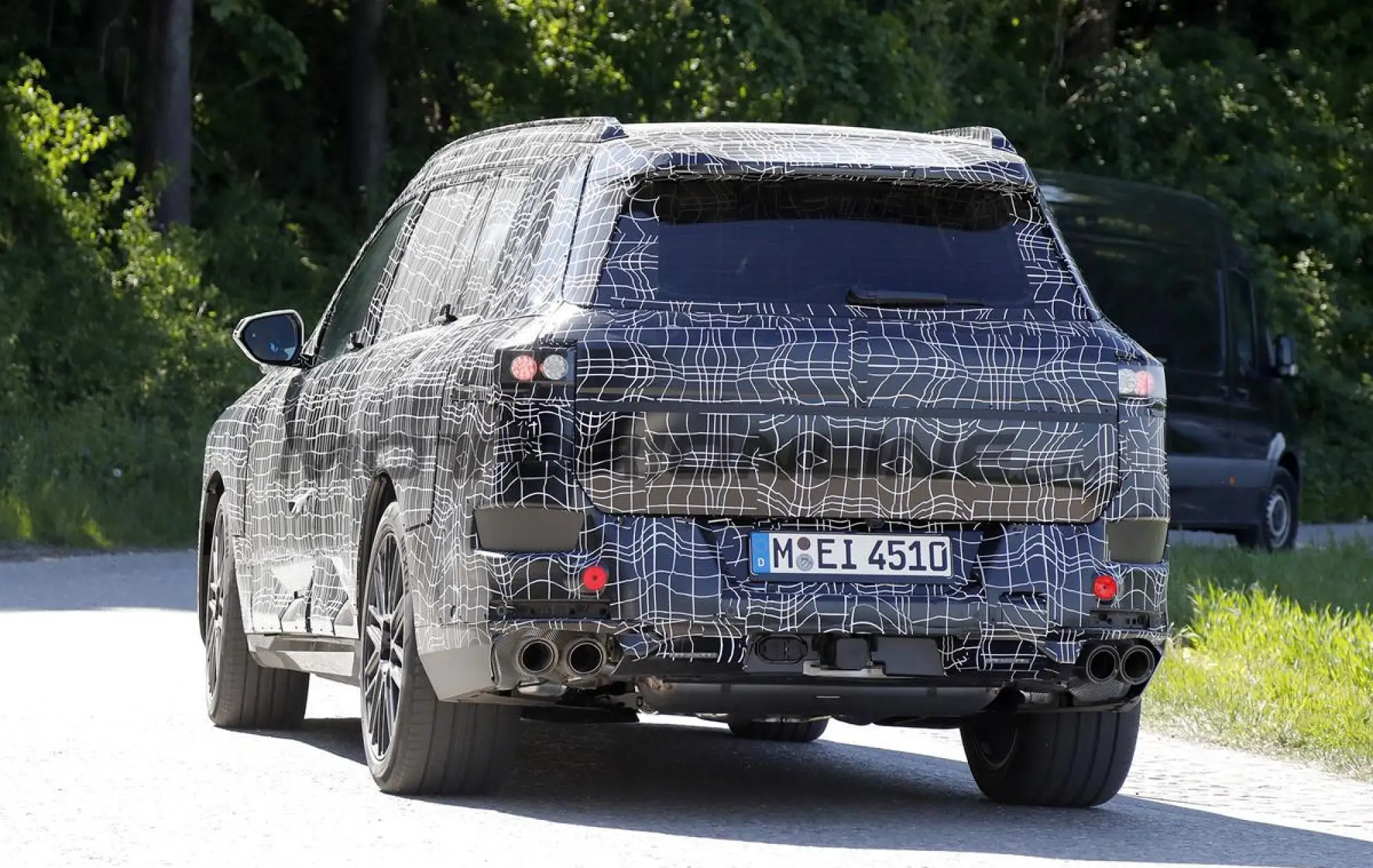 BMW X7 2028 - Foto spia 18-06-2025 - 10