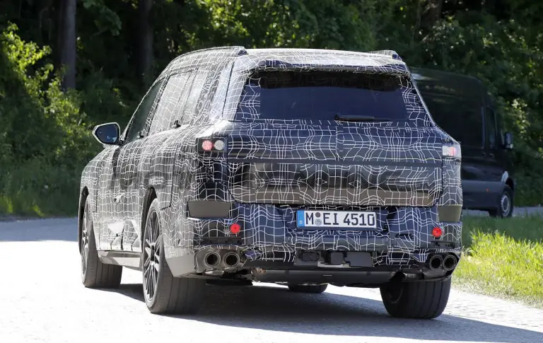 BMW X7 2028 - Foto spia 18-06-2025 - 10