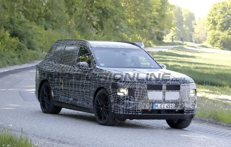 BMW X7 2028 - Foto spia 18-06-2025 - 11