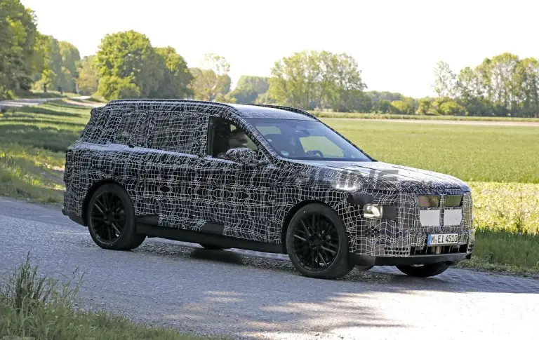 BMW X7 2028 - Foto spia 18-06-2025 - 12