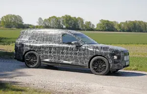 BMW X7 2028 - Foto spia 18-06-2025 - 13