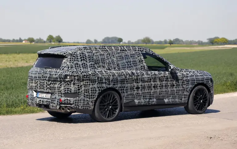 BMW X7 2028 - Foto spia 18-06-2025 - 17