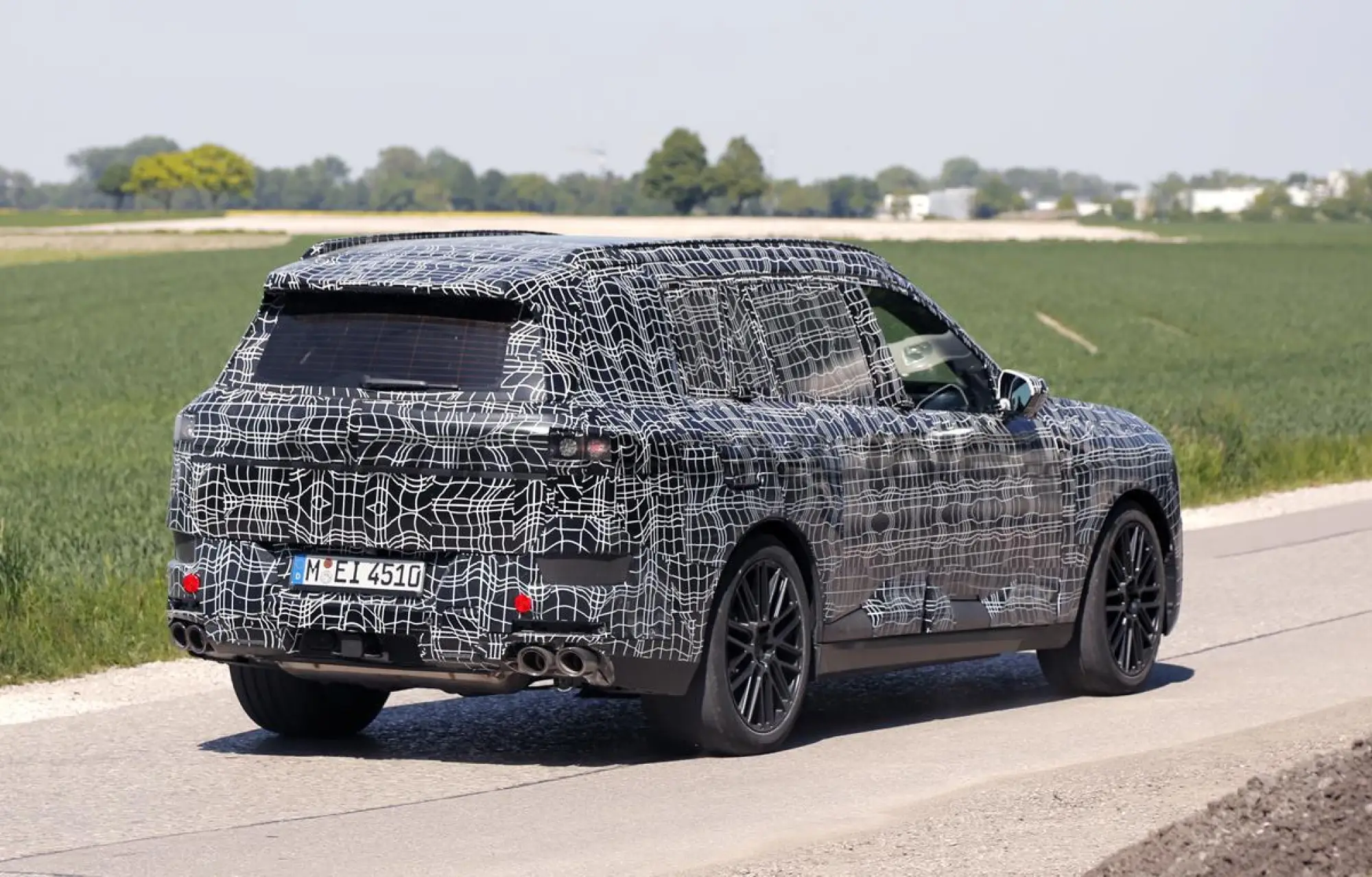 BMW X7 2028 - Foto spia 18-06-2025 - 16