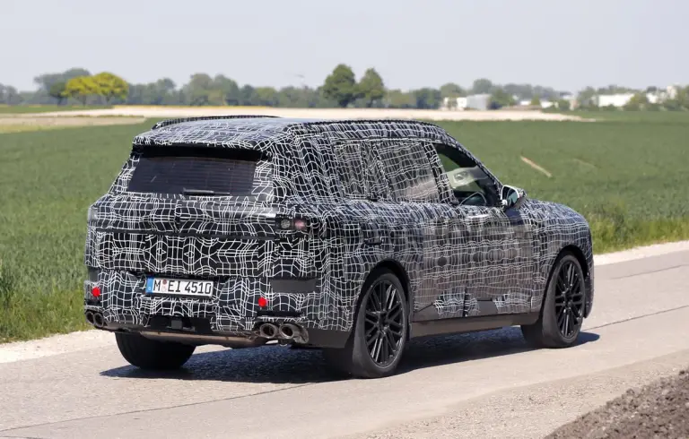 BMW X7 2028 - Foto spia 18-06-2025 - 16