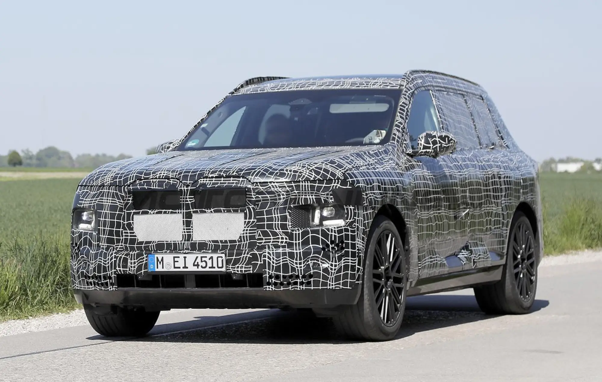 BMW X7 2028 - Foto spia 18-06-2025 - 1
