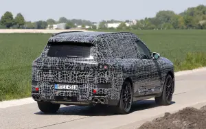 BMW X7 2028 - Foto spia 18-06-2025 - 21