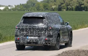 BMW X7 2028 - Foto spia 18-06-2025 - 19