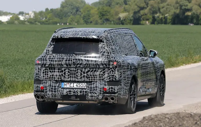 BMW X7 2028 - Foto spia 18-06-2025 - 19