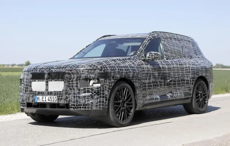 BMW X7 2028 - Foto spia 18-06-2025 - 4