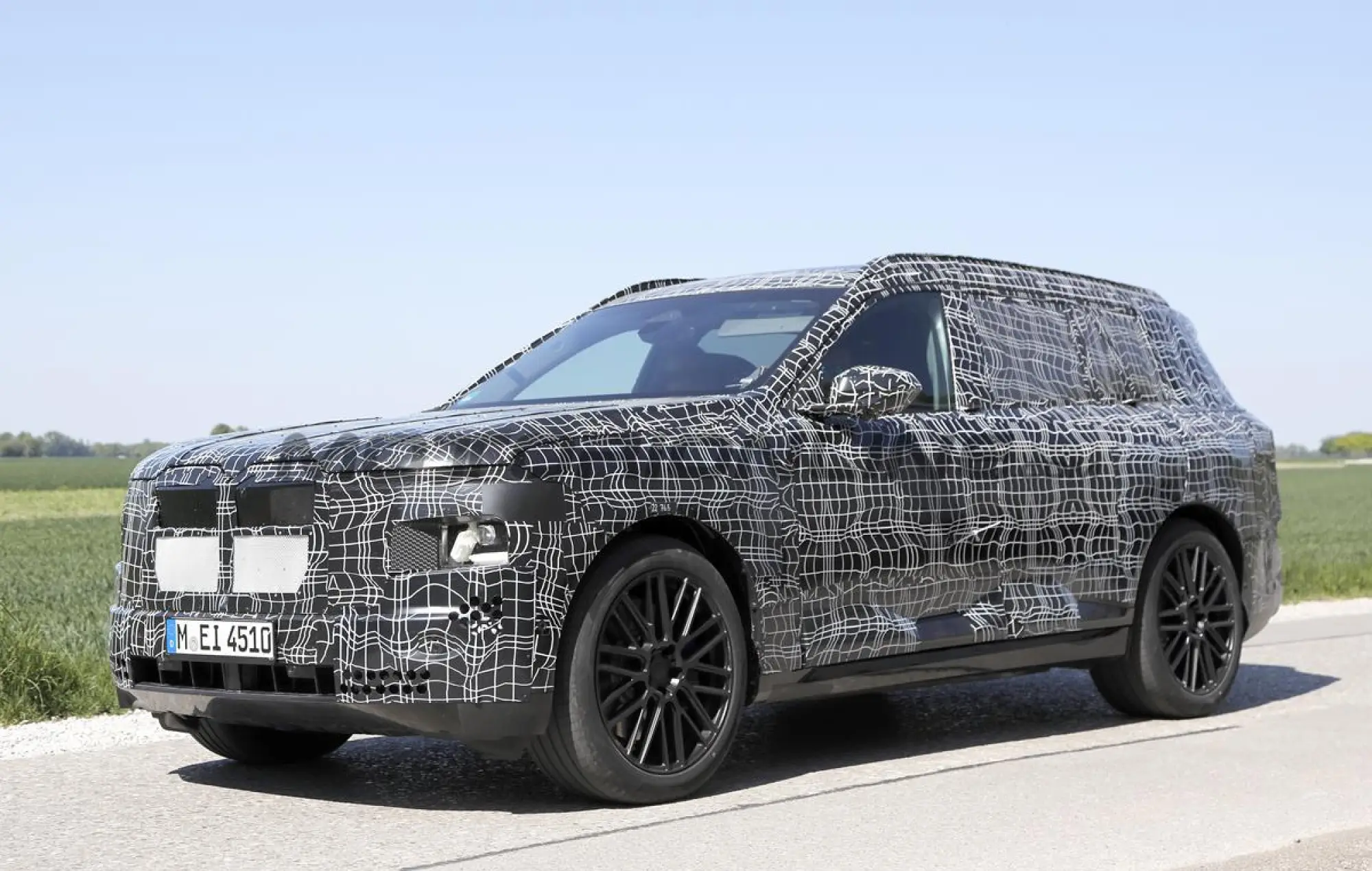 BMW X7 2028 - Foto spia 18-06-2025 - 2