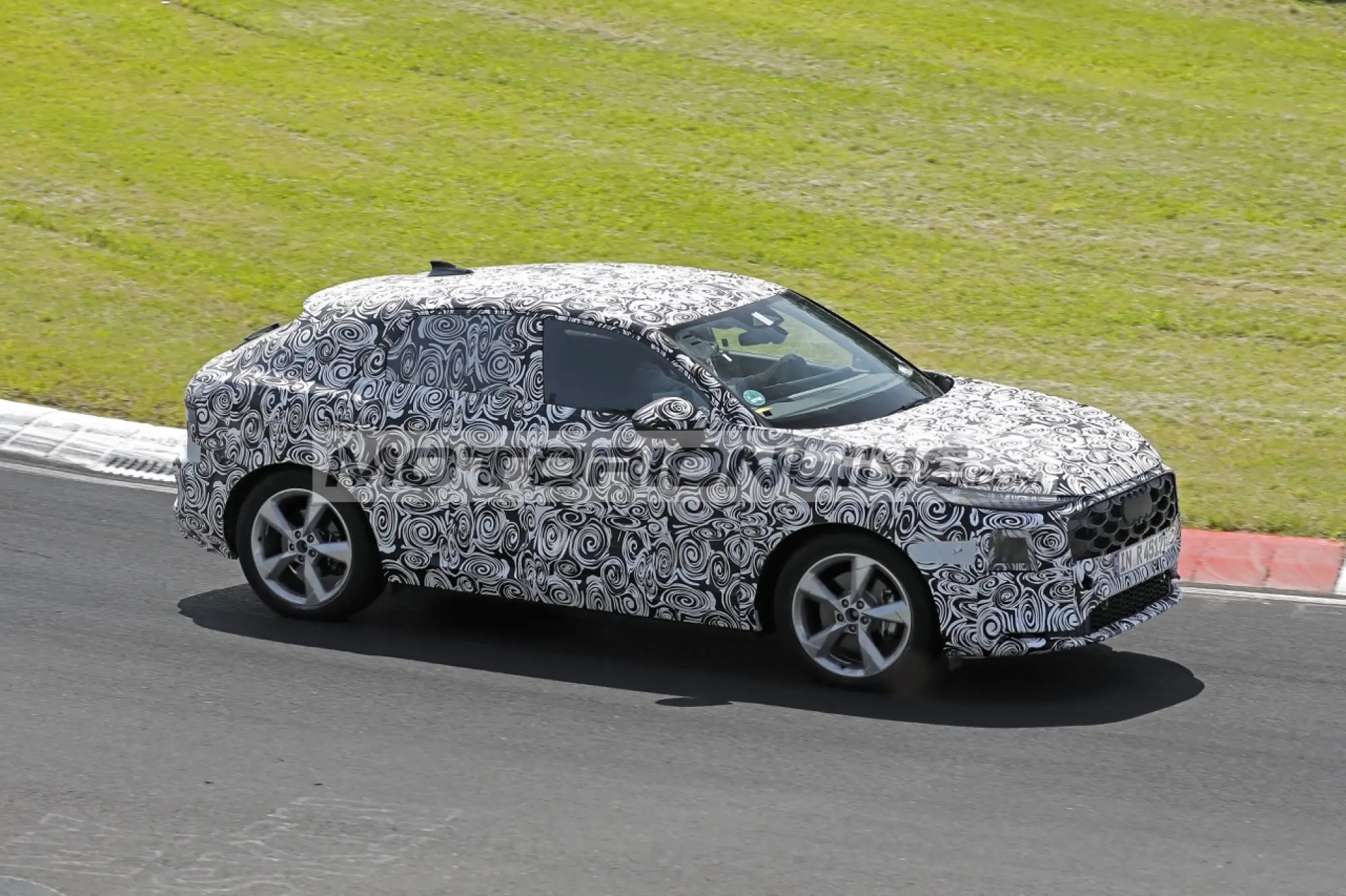 Audi Q3 Sportback - Foto spia 24-6-2025 - 1