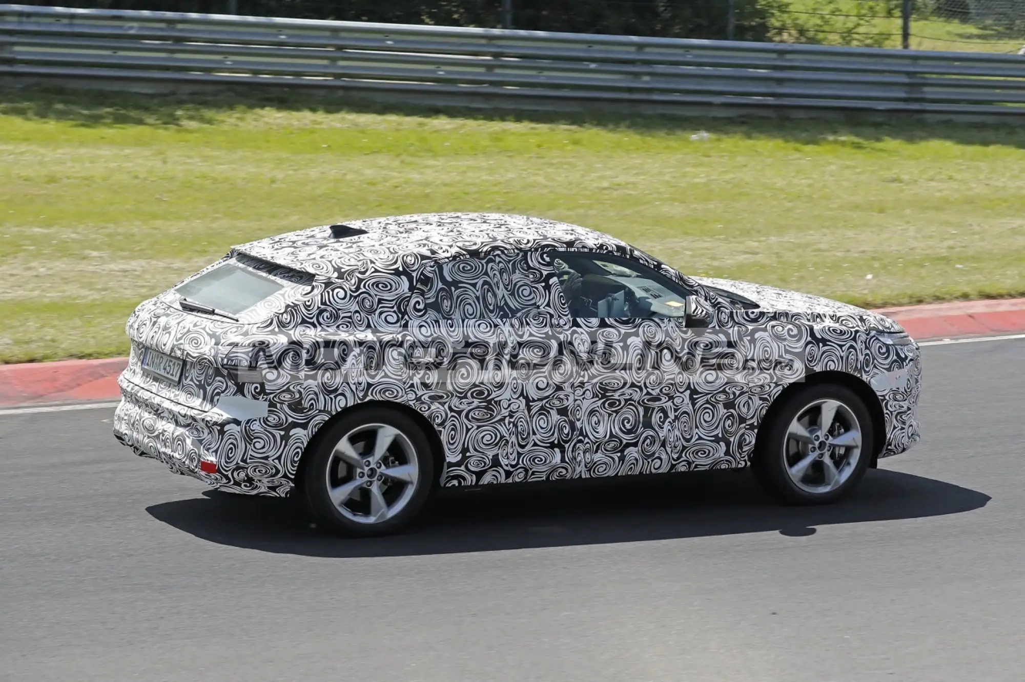 Audi Q3 Sportback - Foto spia 24-6-2025 - 8
