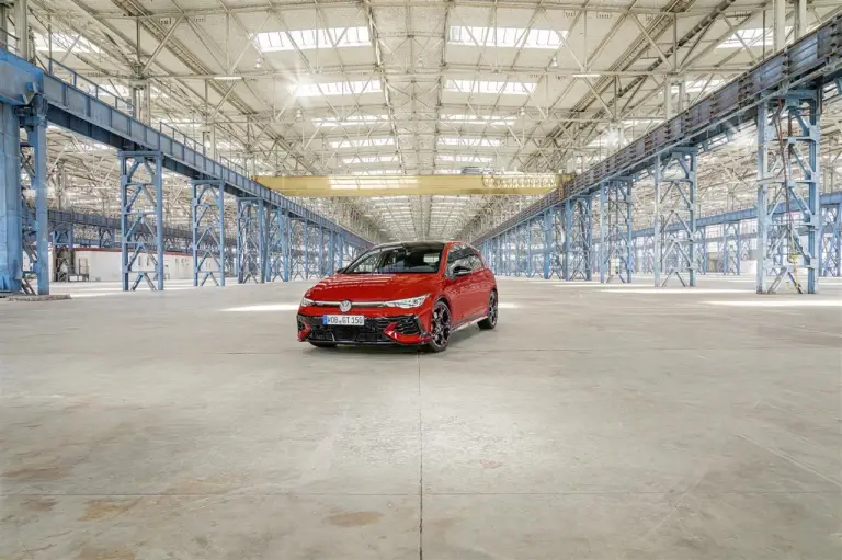 Volkswagen Golf GTI Edition 50 - Foto ufficiali - 9