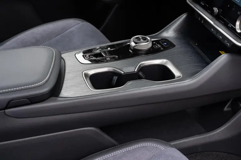 Lexus RZ 2025 - 24