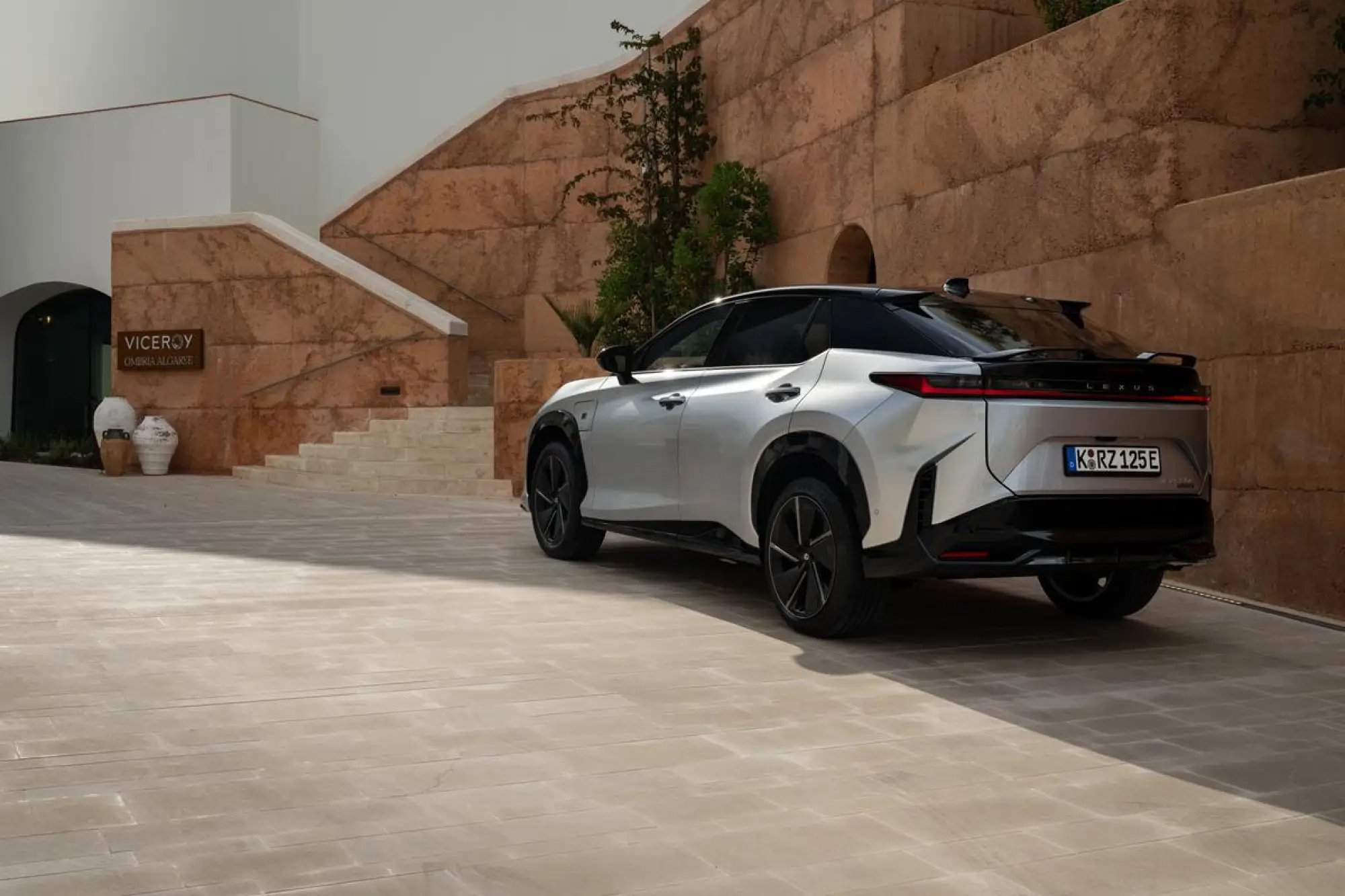Lexus RZ 2025 - 16