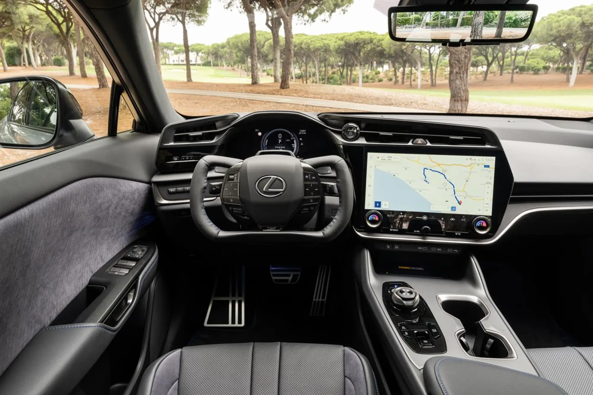 Lexus RZ 2025 - 25