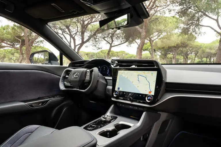 Lexus RZ 2025 - 26