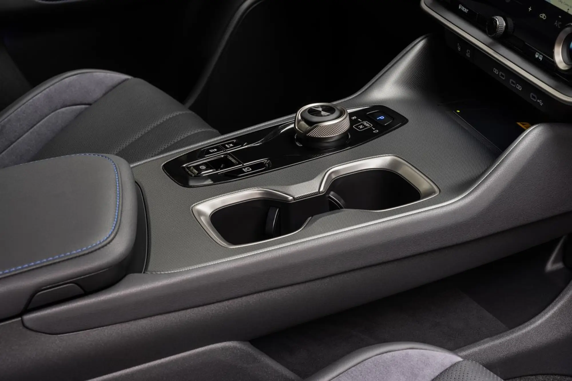 Lexus RZ 2025 - 31