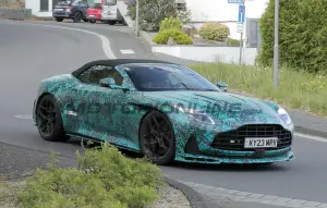 Aston Martin DB12 S Volante - Foto spia 01-07-2025 - 6