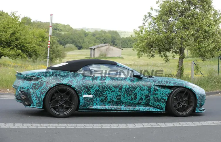 Aston Martin DB12 S Volante - Foto spia 01-07-2025 - 5