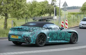 Aston Martin DB12 S Volante - Foto spia 01-07-2025 - 11