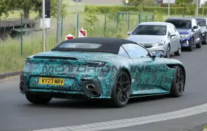 Aston Martin DB12 S Volante - Foto spia 01-07-2025 - 8