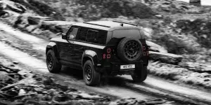 Land Rover Defender Octa Black
