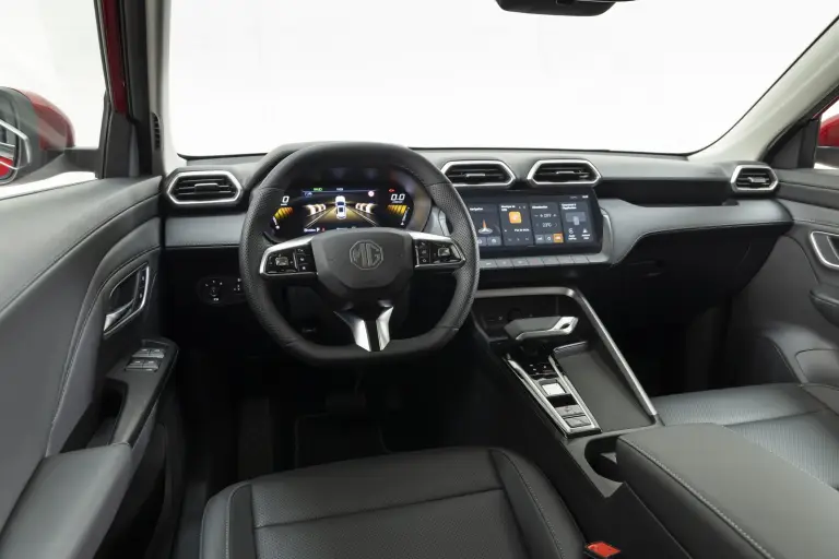 MG ZS 2025: prezzo, foto, dimensioni, allestimenti - 8
