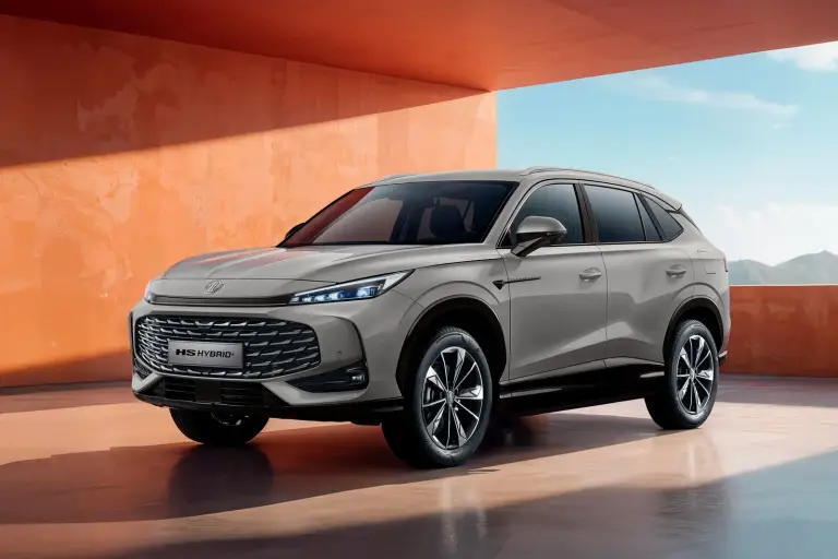 MG HS 2025: prezzo, foto, dimensioni, allestimenti - 10