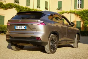 MG HS 2025: prezzo, foto, dimensioni, allestimenti