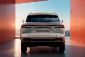 MG HS 2025: prezzo, foto, dimensioni, allestimenti