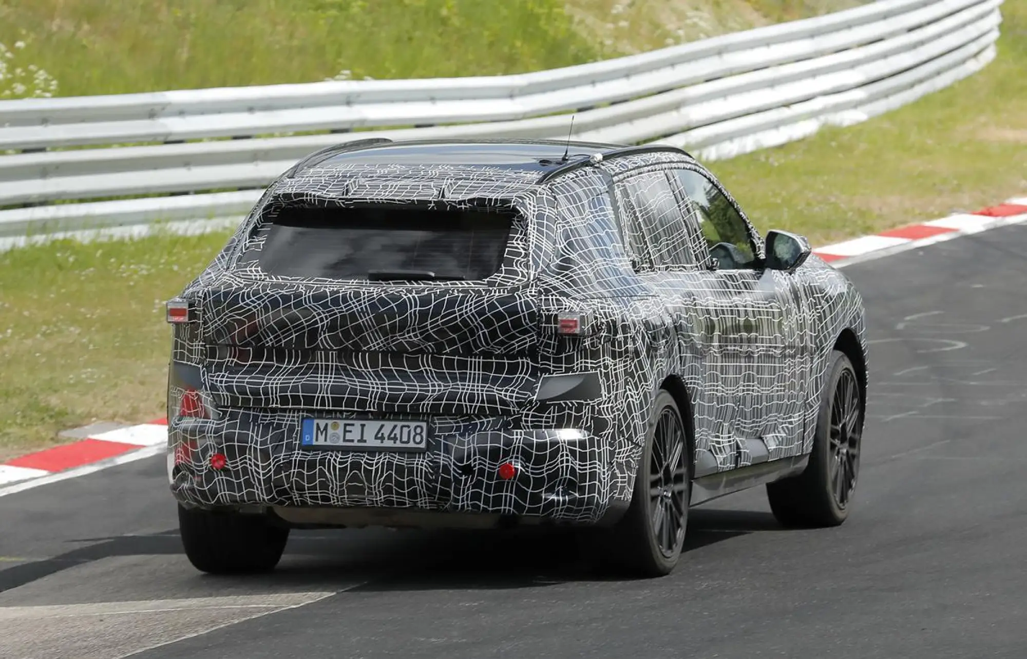 BMW X5 2027 - Foto spia 08-07-2025 - 8