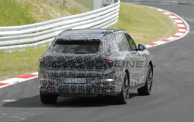 BMW X5 2027 - Foto spia 08-07-2025 - 10