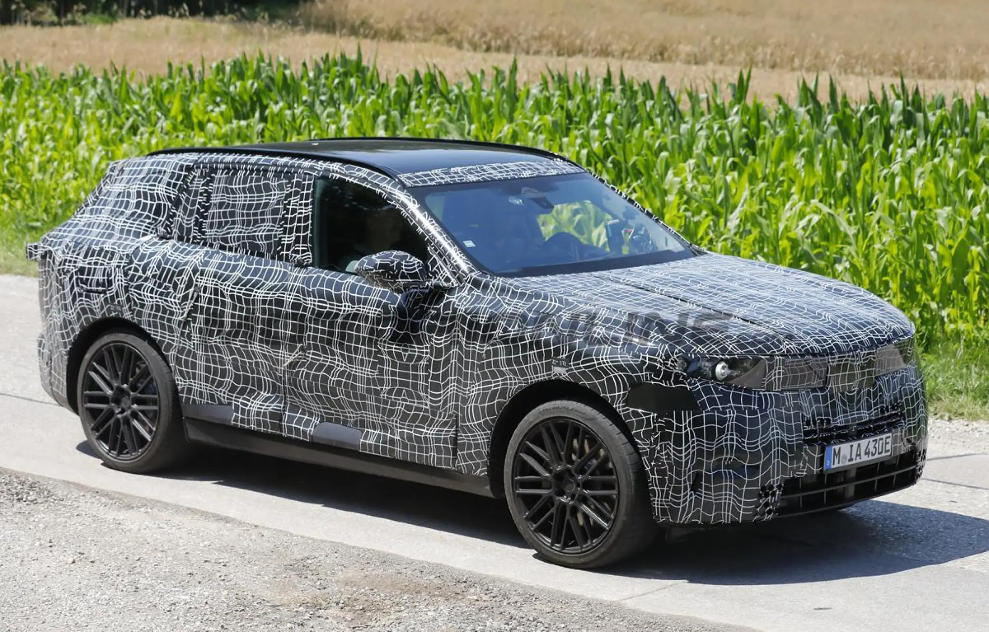 BMW X5 2027 - Foto spia 08-07-2025 - 12