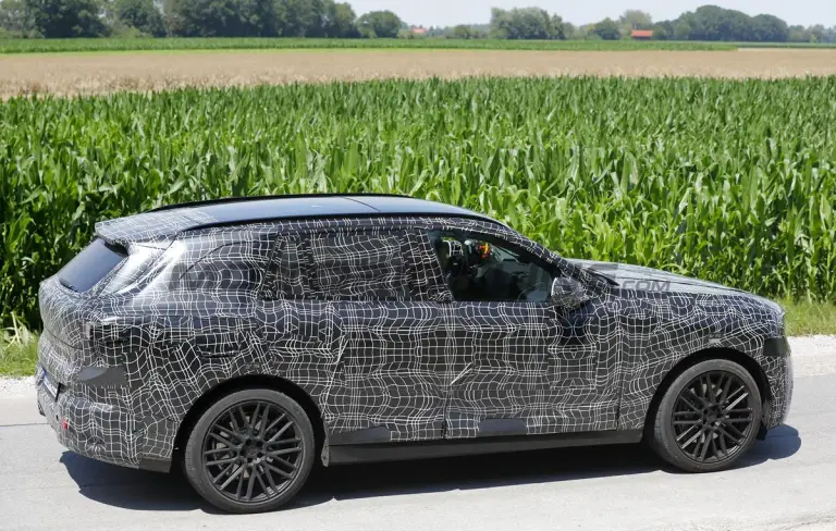 BMW X5 2027 - Foto spia 08-07-2025 - 15
