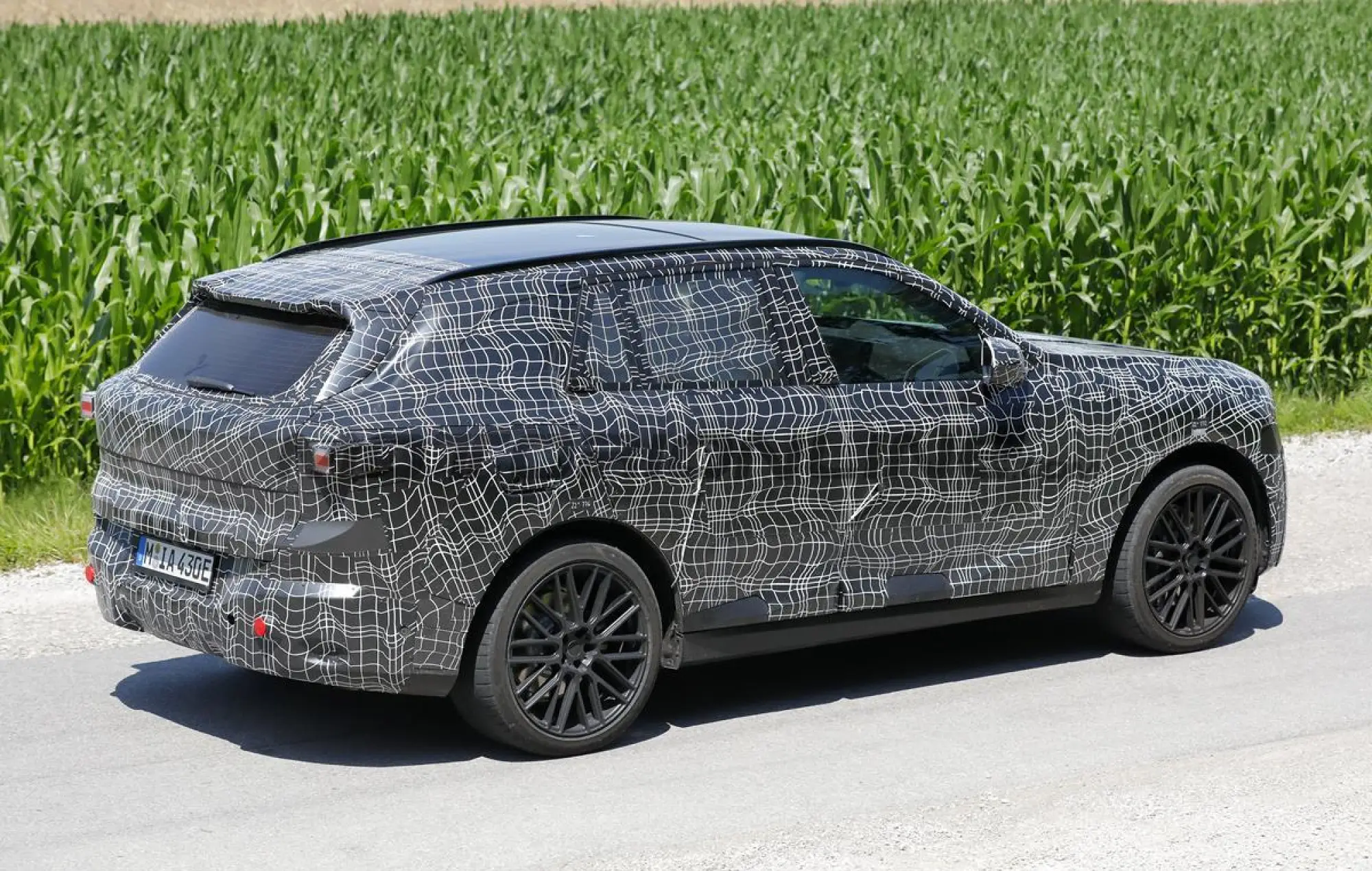 BMW X5 2027 - Foto spia 08-07-2025 - 13