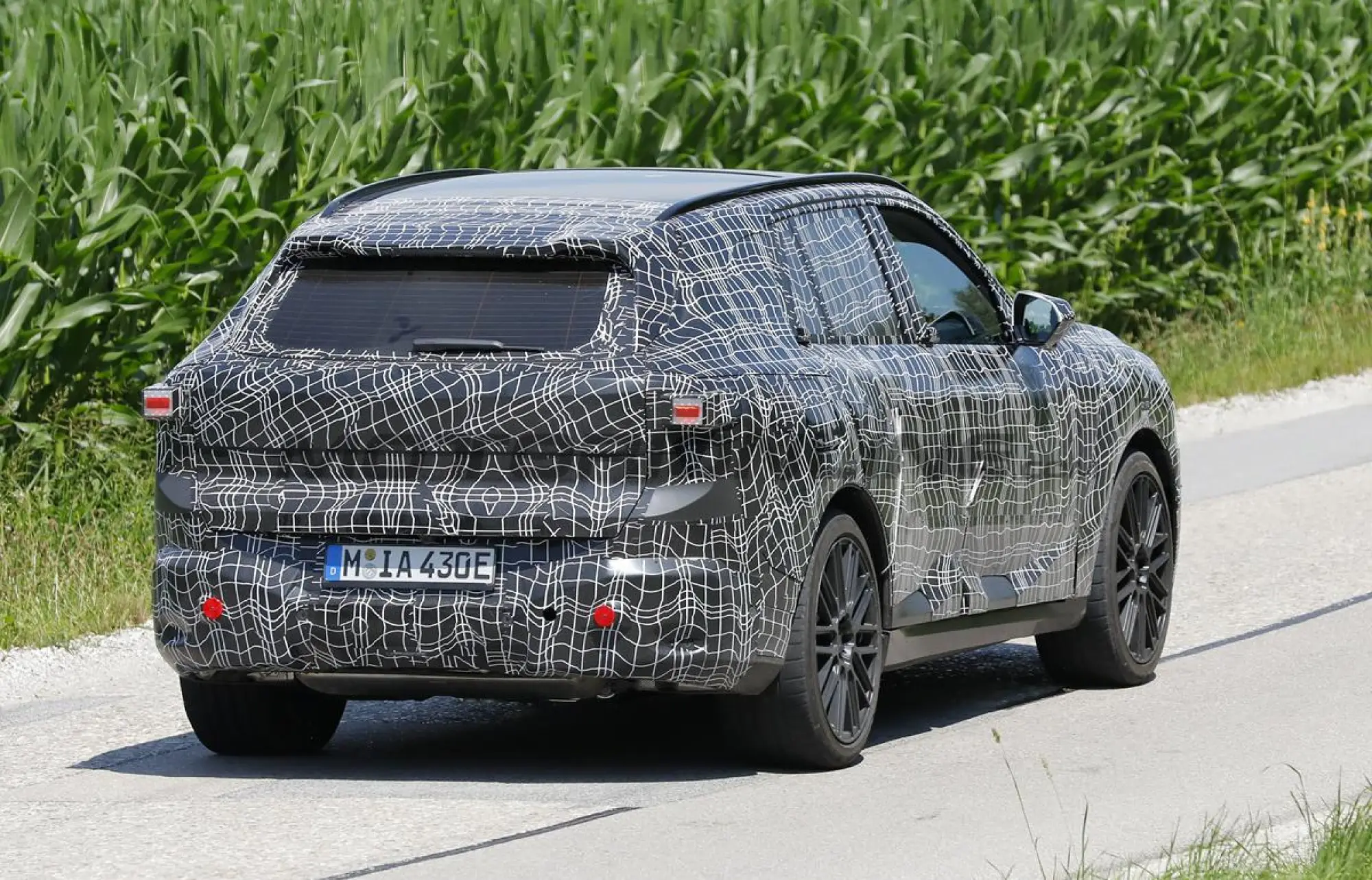 BMW X5 2027 - Foto spia 08-07-2025 - 18