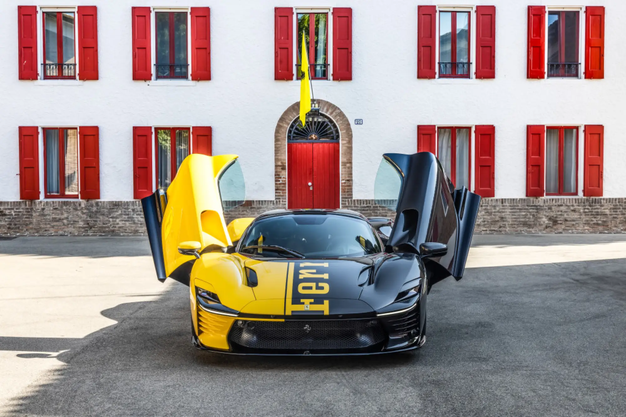 Ferrari Daytona SP3 Tailor Made - 6